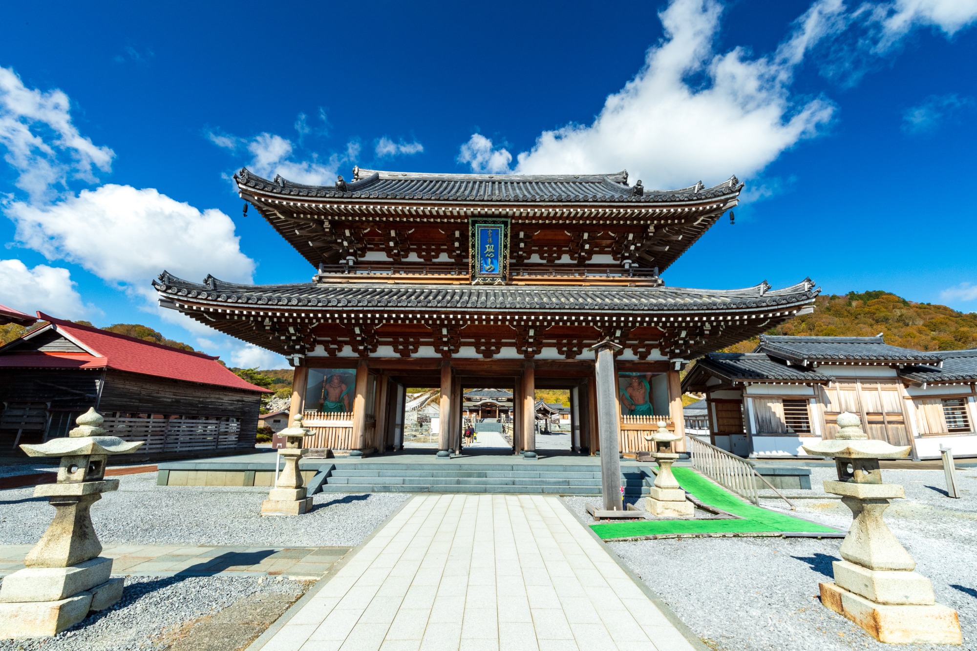 地獄の風景と極楽の風景が広がる、あの世に最も近い場所