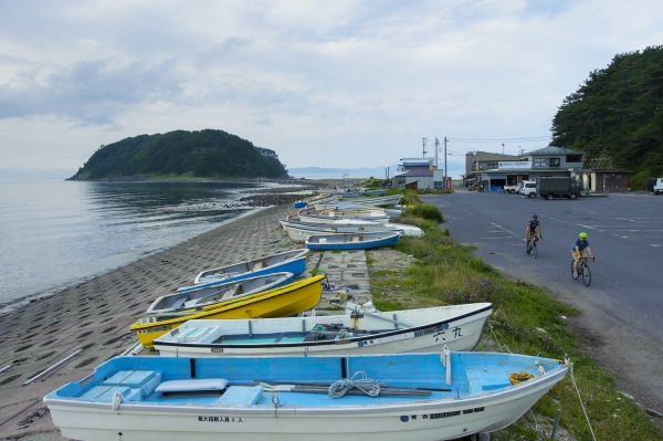 ホタテに舌鼓を打ちながら陸奥湾と並走する夏泊半島ライド【サ…